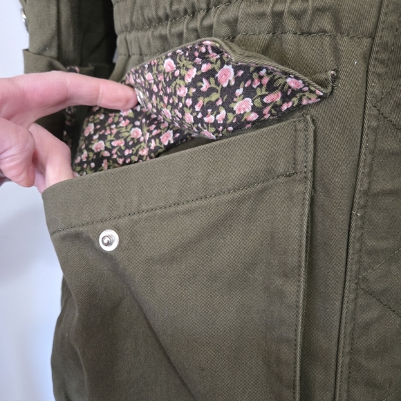 BCBGeneration Khaki Utility Jacket with Hood. Size XS - Picture 4 of 16